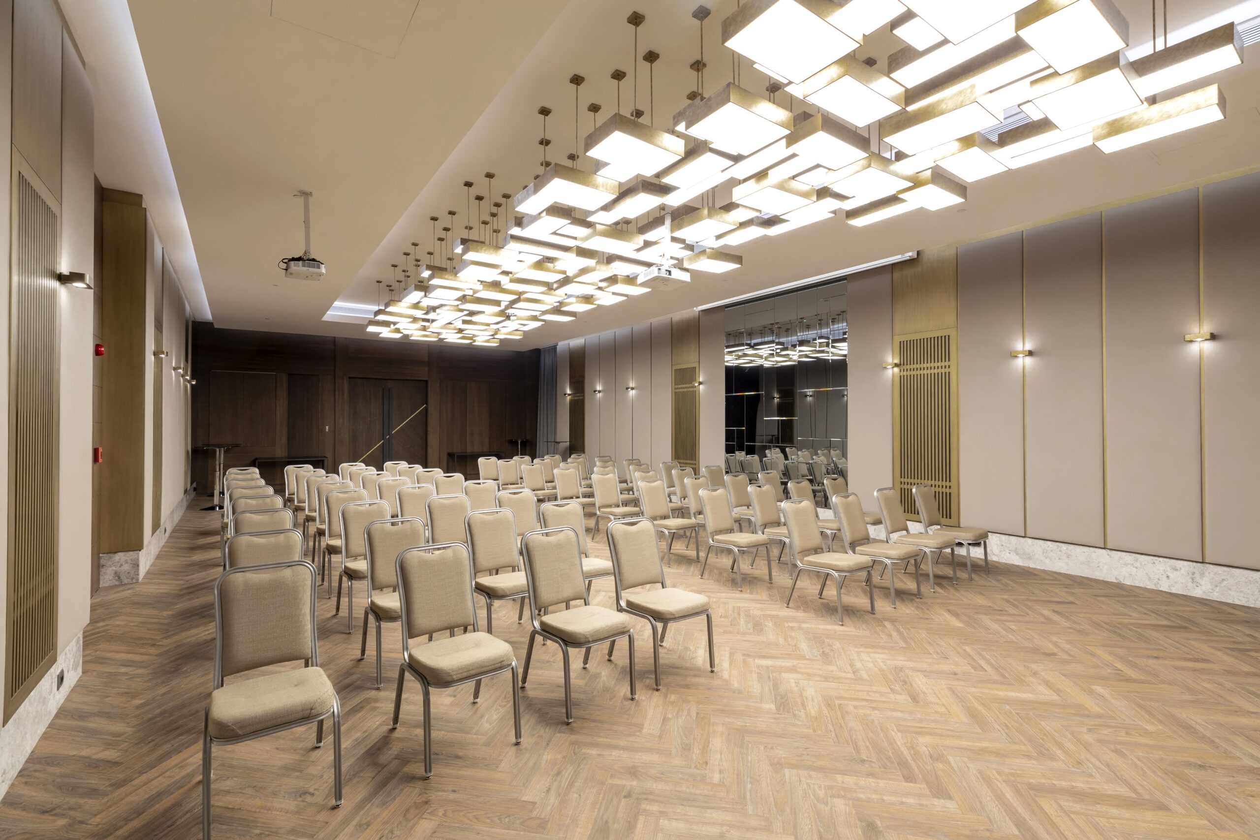 Konferans salonu 151m2 - 3.75m Tavan Yuksekligi 2