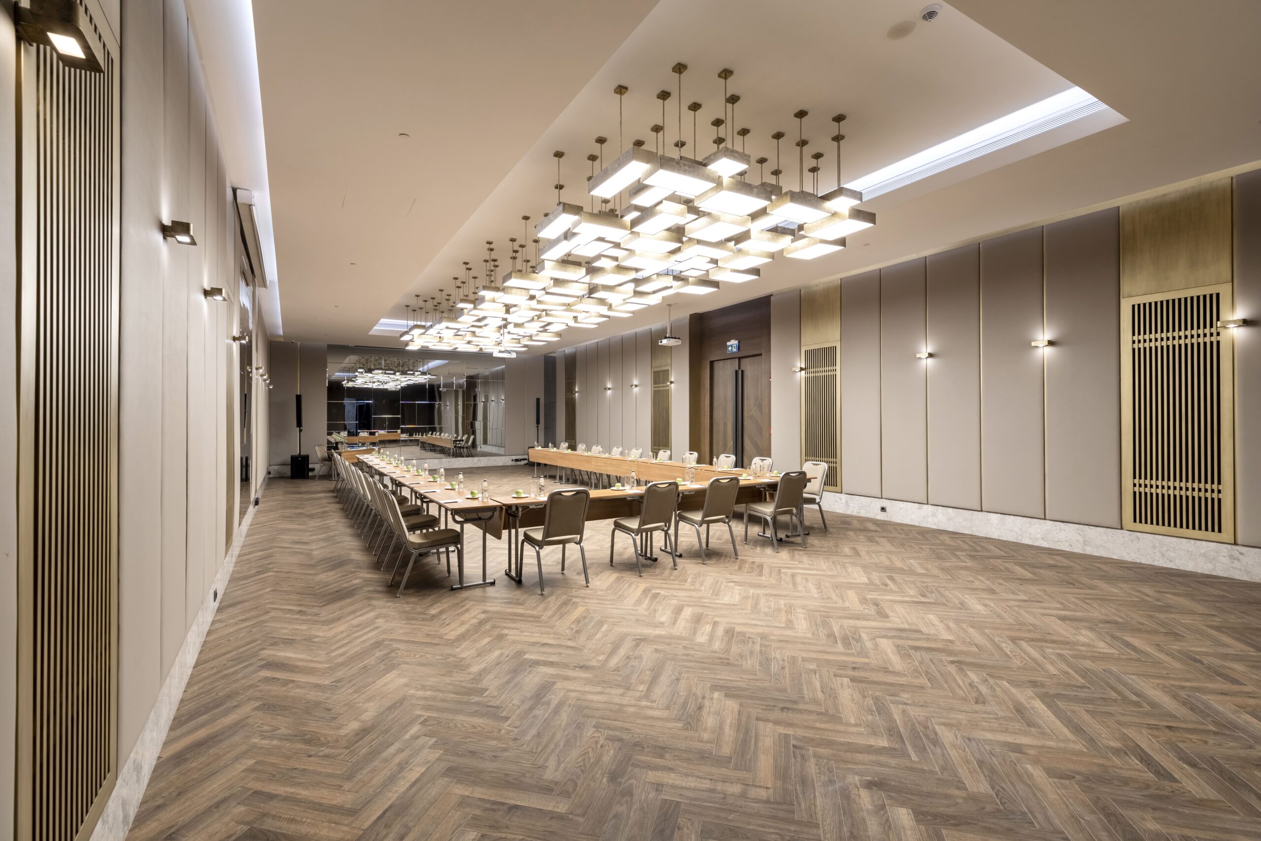 Konferans salonu 151m2 - 3.75m Tavan Yuksekligi 3