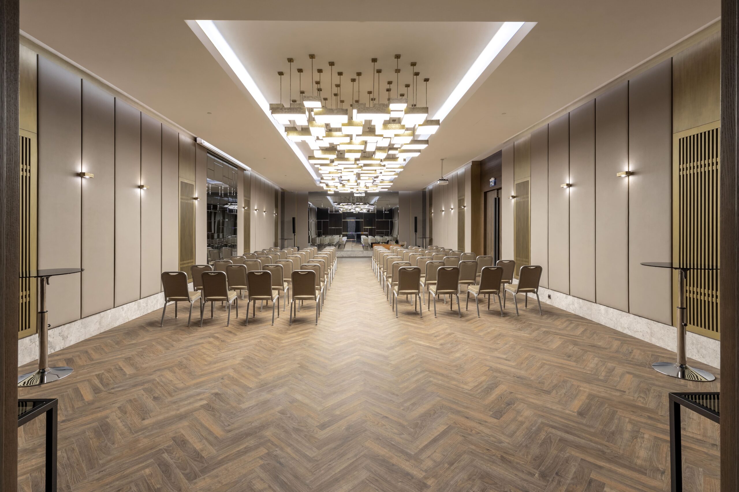 Konferans salonu 151m2 - 3.75m Tavan Yuksekligi
