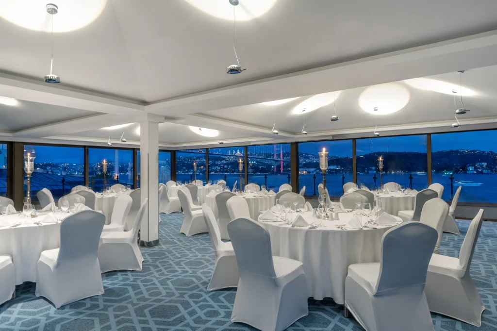 Radisson Blu Bosphorus-PUPA GALA PANAROMIC